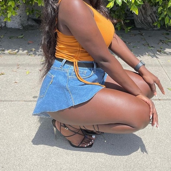 Flirty Look Flowy Denim Shorts - Medium Blue Wash - Picture 6 of 7